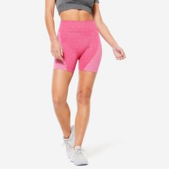 Spodenki fitness damskie Domyos krótkie. Czerwone obuwie sportowe damskie DOMYOS, bez wzorów, z materiału, bez zapięcia, na fitness i siłownię. Za 89.99 zł.
