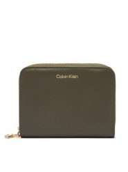 Calvin Klein Portfel LV04F1075G Zielony ciemny. Zielone portfele damskie Calvin Klein, ze skóry. Za 289.99 zł.