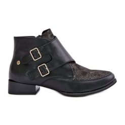 Skórzane Botki Na Niskim Obcasie Z Klamrami Maciejka 06696-01 Czarne. Czarne botki damskie bez wzorów, ze skóry, eleganckie, bez obcasa, bez zapięcia. Za 605.35 zł.
