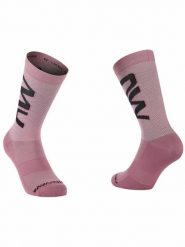 Skarpety rowerowe NORTHWAVE Extreme Air Sock różowe. Czerwone skarpety męskie Northwave, w ażurowe wzory, z dzianiny. Za 69.00 zł.