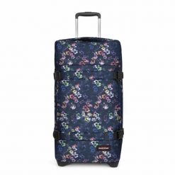 Walizka na kółkach Eastpak Transit'R M. Niebieskie walizki damskie Eastpak, bez wzorów, z materiału, duże. Za 629.50 zł.
