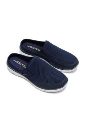 Klapki męskie Skechers Summits Vindicator. Niebieskie klapki męskie Skechers, bez wzorów, z materiału, bez zapięcia. Za 381.00 zł.