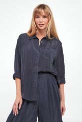 Koszula damska EMPORIO ARMANI. Koszule damskie Emporio Armani, bez wzorów, bez kołnierzyka, bez ramiączek. W wyprzedaży za 734.30 zł.