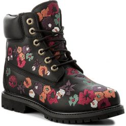 Trapery TIMBERLAND - 6In Premium Boot W A1KIX B Jet Black. Czarne trapery damskie Timberland, z gumy, bez zapięcia. W wyprzedaży za 679.00 zł.