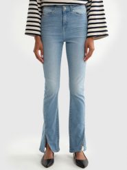 Jeansy damskie bootcut z rozcięciami jasnoniebieskie Blake 219. Niebieskie jeansy damskie BIG STAR, bez wzorów, z jeansu, retro. W wyprzedaży za 229.99 zł.