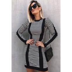 Sukienka LORINA. Białe sukienki damskie Sukienka LORINA, l, bez wzorów, bez kołnierzyka, bez ramiączek. W wyprzedaży za 79.00 zł.