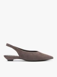 Ciemnobrązowe czółenka slingback w szpic. Brązowe czółenka damskie Ryłko, bez wzorów, z gumy, eleganckie, bez obcasa, bez zapięcia. Za 379.99 zł.