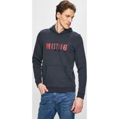 Mustang - Bluza. Niebieskie bluzy męskie Mustang, m, bez wzorów, z bawełny, bez ramiączek, z kapturem. W wyprzedaży za 99.90 zł.