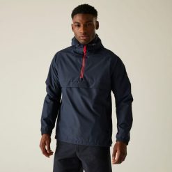 Kurtka turystyczna przeciwdeszczowa męska Tayan wodoodporna. Czerwone kurtki męskie Regatta, m, bez wzorów, z tkaniny, sportowe, bez kaptura. Za 189.99 zł.