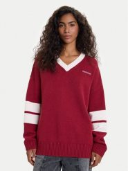 Guess Jeans Sweter 178814 Czerwony Classic Fit. Czerwone swetry nierozpinane damskie Guess Jeans, xxl, z aplikacjami, z bawełny, bez kołnierzyka, bez ramiączek. Za 349.99 zł.