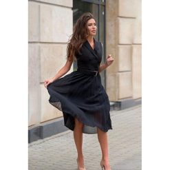 Sukienka BELINDA BLACK. Czarne sukienki damskie Sukienka BELINDA BLACK, l, bez wzorów, bez kołnierzyka, bez ramiączek. W wyprzedaży za 129.00 zł.