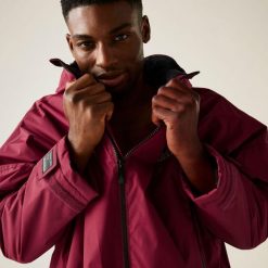 Wodoodporny szlafrok do przewijania dla dorosłych unisex. Czarne szlafroki damskie Regatta, bez wzorów, bez ramiączek, bez kaptura. W wyprzedaży za 247.49 zł.