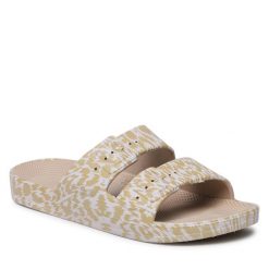 Klapki Freedom Moses. Brązowe klapki damskie Freedom moses, bez wzorów, bez obcasa, bez zapięcia. Za 259.99 zł.