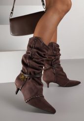 Brązowe Botki na Kaczuszce Slouchy Ozdobione Metaliczną Aplikacją i Sznurkiem Avodvire. Brązowe botki damskie Renee, z aplikacjami, z jeansu, boho, bez obcasa, na obcasie, bez zapięcia. Za 139.99 zł.