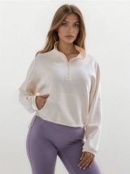 Bluza z domieszką wiskozy - kremowy. Białe bluzy damskie Sinsay, l, bez wzorów, z wiskozy, sportowe, bez ramiączek, bez kaptura. Za 49.99 zł.