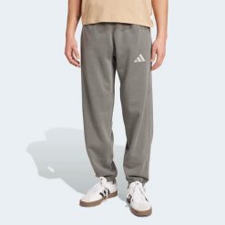 Luźne spodnie z wyblakłej dzianiny frotte ADIDAS ALL SZN. Czarne spodnie sportowe męskie Adidas, m, bez wzorów, z bawełny. Za 289.99 zł.