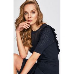 Scotch & Soda - Sukienka. Niebieskie sukienki damskie Scotch & Soda, do pracy, m, bez wzorów, z dzianiny, biznesowe, bez kołnierzyka, bez ramiączek, midi, dopasowane. W wyprzedaży za 499.90 zł.