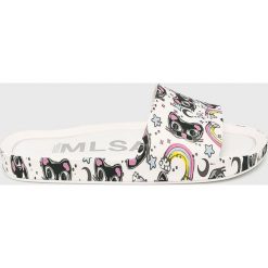 Melissa - Klapki. Białe klapki damskie Melissa, bez wzorów, z gumy, bez obcasa, na obcasie, bez zapięcia. W wyprzedaży za 219.90 zł.