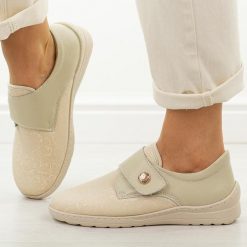 Beżowe skórzane półbuty damskie Unisoft 8435. Brązowe półbuty damskie Unisoft, na jesień, bez wzorów, z dzianiny, casualowe, bez obcasa, bez zapięcia. Za 229.00 zł.