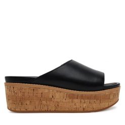 Klapki FitFlop. Czarne klapki damskie FitFlop, bez wzorów, bez obcasa, bez zapięcia. Za 459.99 zł.