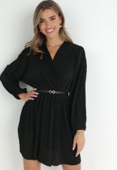 Czarna Sukienka Plisowana z Paskiem i Metalicznym Efektem Nihie. Czarne sukienki damskie Born2be, na co dzień, l, bez wzorów, z materiału, eleganckie, bez kołnierzyka, bez ramiączek, mini, proste. Za 179.99 zł.