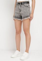Czarno-Szare Szorty Jeansowe z Modnie Postrzępionymi Nogawkami i Paskiem z Ekoskóry Piorita. Czarne szorty damskie Born2be, bez wzorów, z jeansu, eleganckie. Za 129.99 zł.