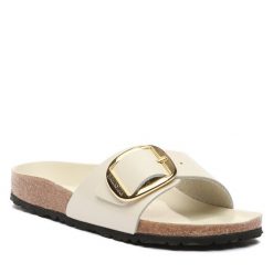 Klapki Birkenstock. Brązowe klapki damskie Birkenstock, bez wzorów, bez obcasa, bez zapięcia. Za 629.99 zł.