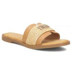 Klapki damskie plażowe beżowe Filippo DK7899. Brązowe klapki damskie Filippo, bez wzorów, ze skóry ekologicznej, eleganckie, bez obcasa, bez zapięcia. Za 129.99 zł.