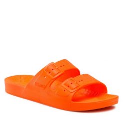 Klapki Freedom Moses. Brązowe klapki damskie Freedom moses, bez wzorów, bez obcasa, bez zapięcia. Za 109.99 zł.