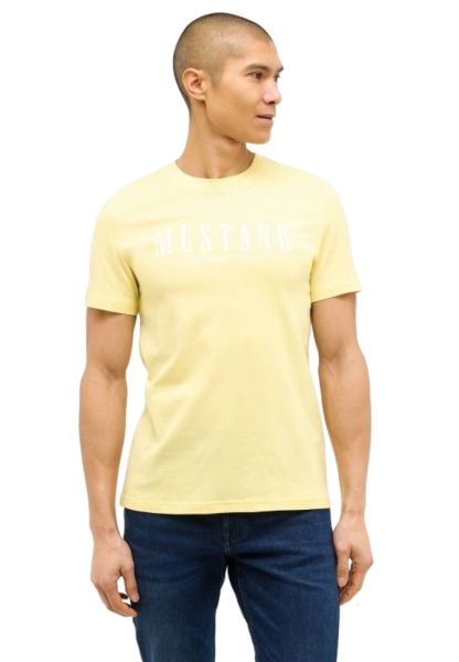 Męski T-Shirt Mustang Style Austin Custard 1016480 9027. T-shirty męskie Mustang, m, bez wzorów, bez kołnierzyka, bez ramiączek. Za 69.99 zł.