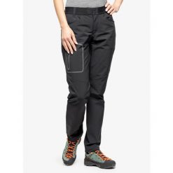 Spodnie softshell damskie Peak Performance Light SS Scale Pants. Czarne spodnie sportowe damskie Peak Performance, bez wzorów, z softshellu, sportowe, trekkingowe. Za 529.99 zł.