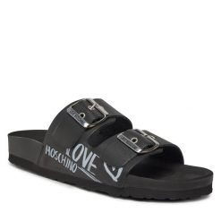 Klapki LOVE MOSCHINO. Czarne klapki damskie Love Moschino, bez wzorów, bez obcasa, bez zapięcia. Za 749.99 zł.