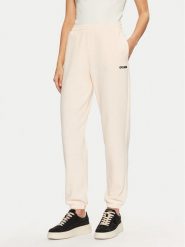 Guess Spodnie dresowe V5RB02 KCLD1 Écru Regular Fit. Spodnie dresowe damskie Guess, z aplikacjami, z dresówki. Za 179.99 zł.