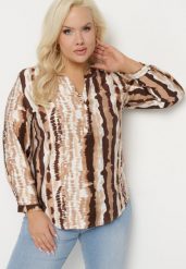 Beżowa Koszula w Serek z Wiskozą Zdobiona Abstrakcyjnym Wzorem Cilaira. Brązowe koszule damskie Born2be, plus size, z aplikacjami, z jeansu, biznesowe, bez kołnierzyka, bez ramiączek. Za 69.99 zł.