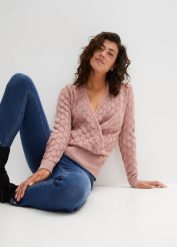 Sweter ażurowy w optyce kopertowego. Czarne swetry nierozpinane damskie bonprix, w ażurowe wzory, bez kołnierzyka, bez ramiączek. Za 109.99 zł.