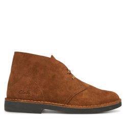 Trzewiki Clarks. Brązowe botki męskie Clarks, bez wzorów, bez obcasa, bez zapięcia. Za 539.99 zł.