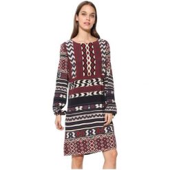 Desigual Sukienka damska Vest Marfil 17WWVW77 1003 (rozmiar 36). Spódnice damskie Desigual, bez wzorów, z materiału, bez kołnierzyka, bez ramiączek. W wyprzedaży za 222.00 zł.