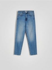 Jeansy mom fit slim - niebieski. Niebieskie jeansy damskie Reserved, bez wzorów, z bawełny, z podwyższonym stanem. W wyprzedaży za 99.99 zł.