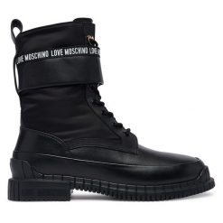 Trzewiki LOVE MOSCHINO. Czarne botki damskie Love Moschino, bez wzorów, bez obcasa, na płaskiej podeszwie, bez zapięcia. Za 1,099.00 zł.