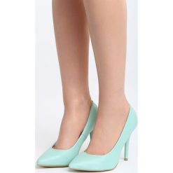 Miętowe Szpilki Hanes. Zielone szpilki damskie Born2be, bez wzorów, ze skóry, ze szpiczastym noskiem, bez obcasa, na szpilce, bez zapięcia. Za 59.99 zł.
