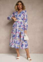 Niebieska Sukienka w Kwiatowy Print o Rozkloszowanym Kroju z Dekoltem w Serek Janellia. Niebieskie sukienki damskie Renee, bez wzorów, bez kołnierzyka, bez ramiączek, midi, rozkloszowane. Za 89.99 zł.
