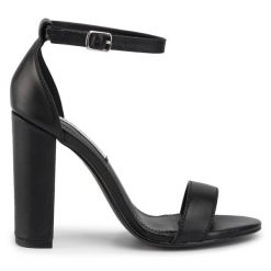 Sandały Steve Madden. Czarne sandały damskie Steve Madden, bez wzorów, bez obcasa, na słupku, bez zapięcia. Za 299.99 zł.
