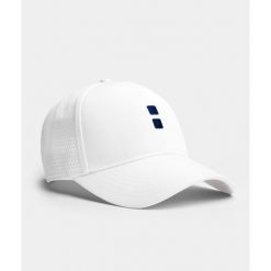 Czapka klubowa biała. Białe czapki damskie NORDICDOTS, bez wzorów, sportowe. Za 86.00 zł.