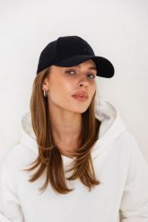 CZAPKA GAIA CZARNA One size - Flawless. Czarne czapki damskie Flawless, bez wzorów, z tkaniny, eleganckie. Za 160.00 zł.