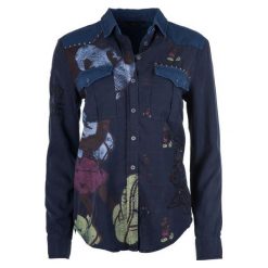 Desigual koszula damska Walt S ciemnoniebieski. Niebieskie koszule damskie Desigual, s, bez wzorów, bez kołnierzyka, bez ramiączek. W wyprzedaży za 169.00 zł.
