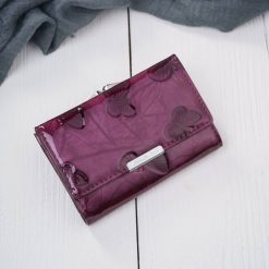 Portfel damski skórzany lakierowany mały purpurowy z RFID SP-27-PRP. Fioletowe portfele damskie z lakierowanej skóry. Za 99.00 zł.