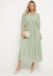 Zielona Sukienka Rozkloszowana z Wiązaniem na Szyi o Luźnym Kroju Napila. Zielone sukienki damskie Born2be, na co dzień, m, bez wzorów, eleganckie, bez kołnierzyka, bez ramiączek, maxi, rozkloszowane. Za 129.99 zł.