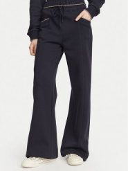 Guess Spodnie dresowe W6YB31 K5319 Granatowy Wide Leg. Niebieskie spodnie dresowe damskie Guess, z aplikacjami, z dresówki. Za 434.99 zł.