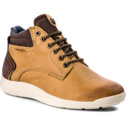 Trzewiki WRANGLER - Moose Mid WM182150 Camel 71. Brązowe botki męskie Wrangler, bez wzorów, z materiału, bez obcasa, bez zapięcia. W wyprzedaży za 269.00 zł.