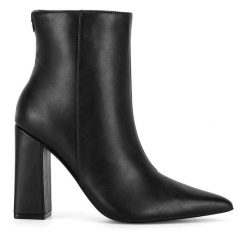 Botki Nine West. Czarne botki damskie Nine West, bez wzorów, bez obcasa, na słupku, bez zapięcia. Za 279.99 zł.